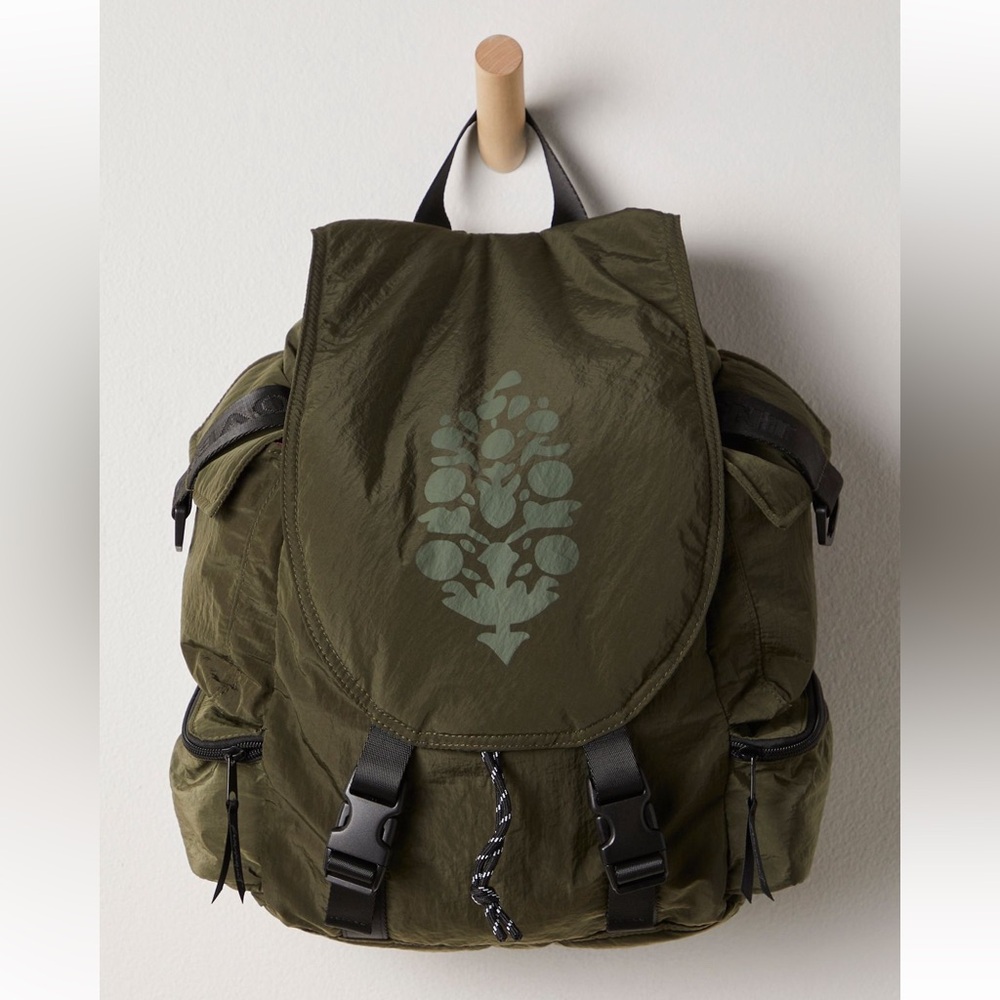NWT Free People cool & cozy pack